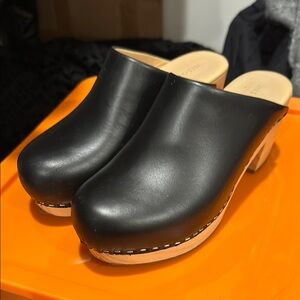 Nisolo Stylish Black Leather Clogs 6